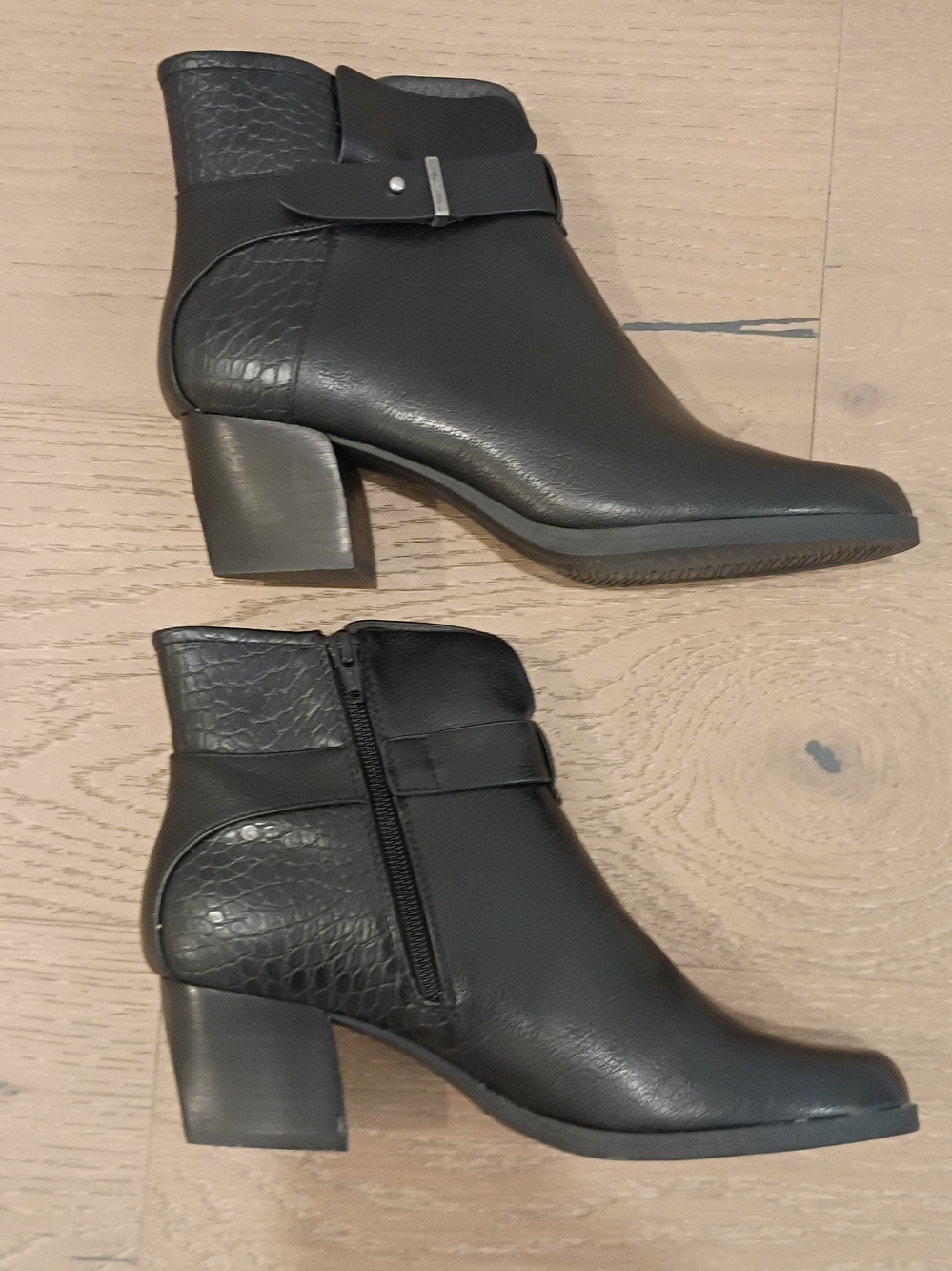 NWOB Baretraps 9.0 Black Leather Ankle Boot with Decorative Strap
